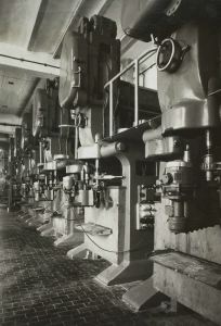 Il pastificio Barilla nel 1936 impiantò una serie di sei presse continue seguita, nel 1938, da una seconda serie di sei macchine (Parma, Archivio Storico Barilla)