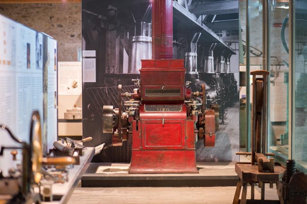 Uno dei primi modelli di mulino a cilindri costruito nel 1890 nella officina di Adolphe Bühler, fondatore nel 1860 a Uzwil in Svizzera della omonima ditta, ora leader mondiale del settore esposto al Museo della Pasta a Collecchio (PR)